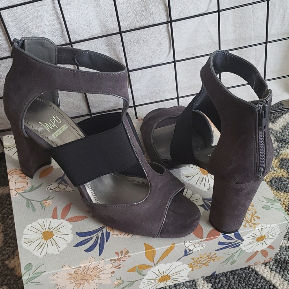 Comfy stretch 3.5inch heel!!